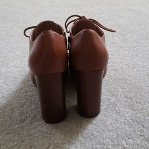 Heeled oxford styled shoes